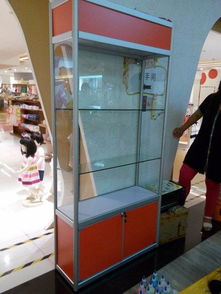 展覽展柜的設(shè)計(jì)與上門安裝 打造商場(chǎng)精品陳列空間